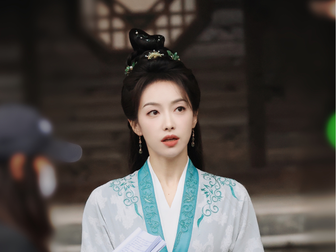 根据墨书白同名小说改编,古装剧《山河枕》经过4个多月拍摄于近日杀青