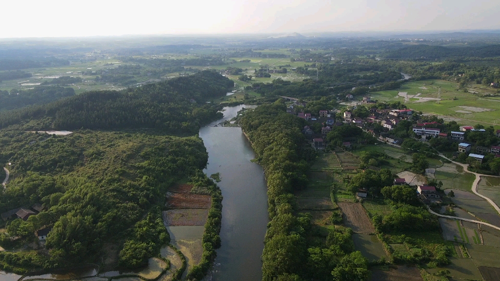 [图]湖南永州，古装美女黄溪河畔打卡六甲河村