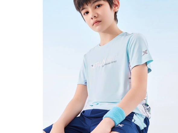 特步童装中英混血儿eric模特