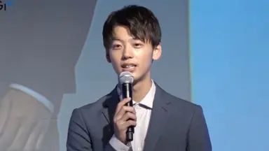 【新版】YOUPAPER 竹内涼真 掲載4ページ（ストレート）#1678 竹内凉真的-哔哩哔哩_Bilibili