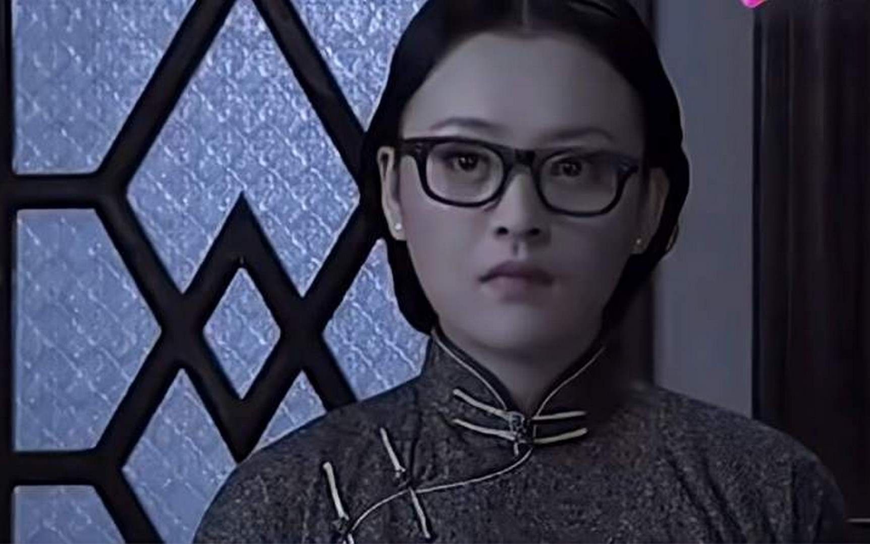 燕双鹰到餐厅,余茹萍终于找到燕双鹰留下的信息