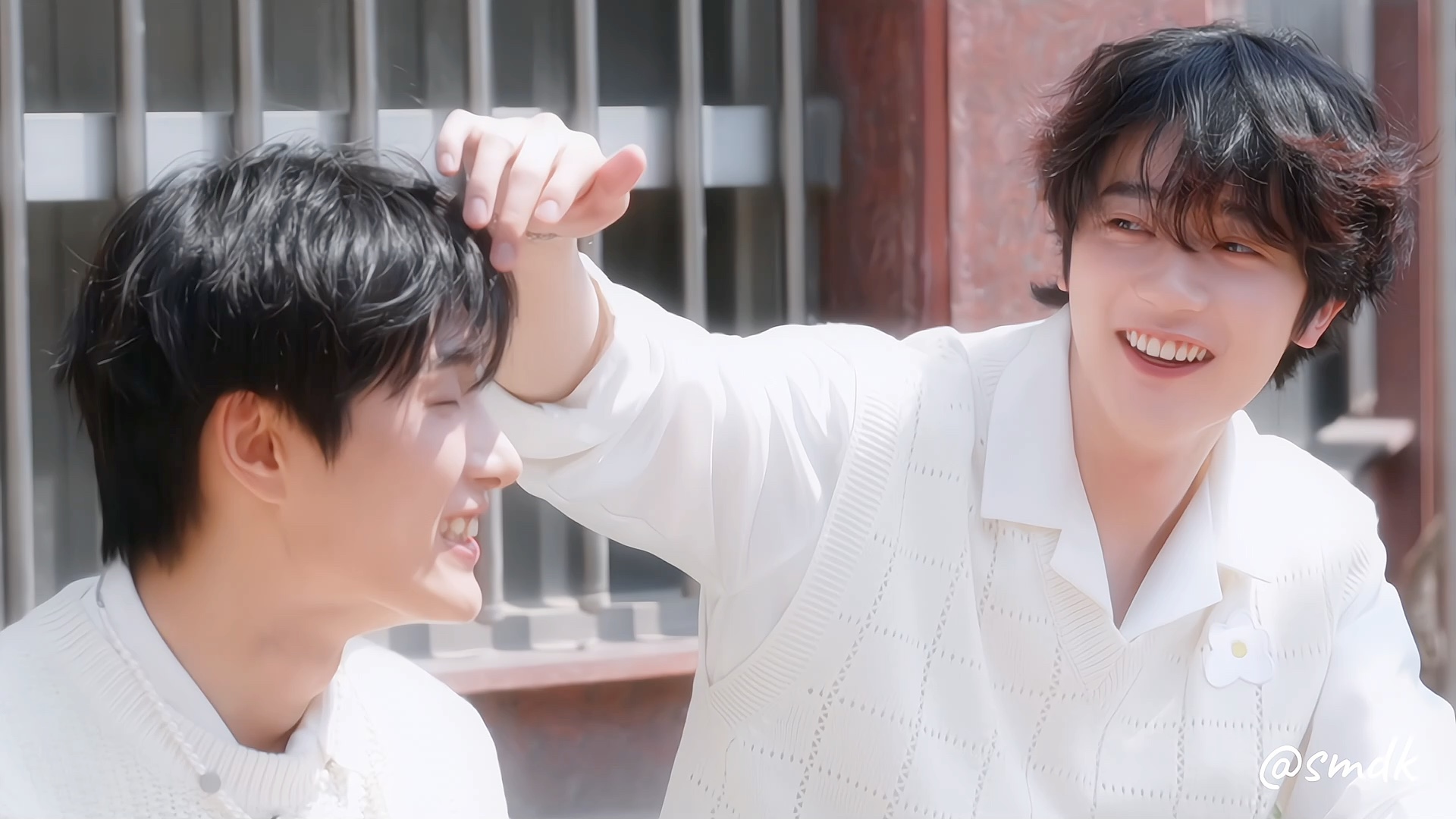 【金宰汉x申艺灿】"我喜欢你,却不敢太明显.