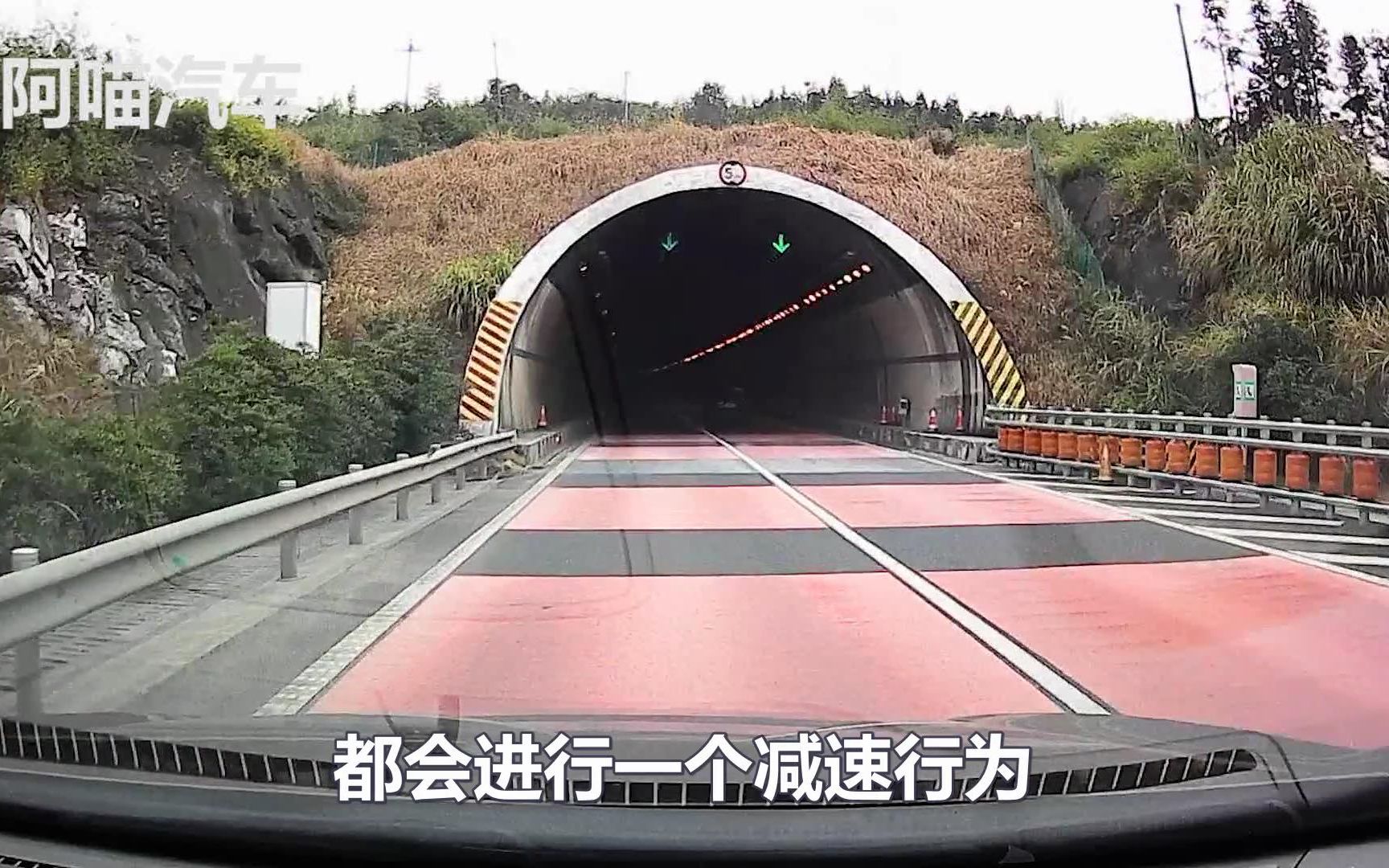 【阿喵汽车】新手司机注意,高速开车这些地方要走左侧车道,能避免大部分交通事故哔哩哔哩bilibili