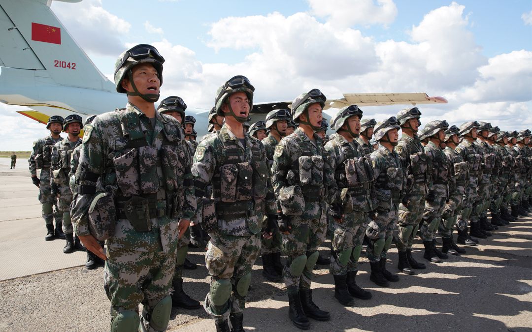 解放军的轰6k武直10齐出动这场战争有的看了