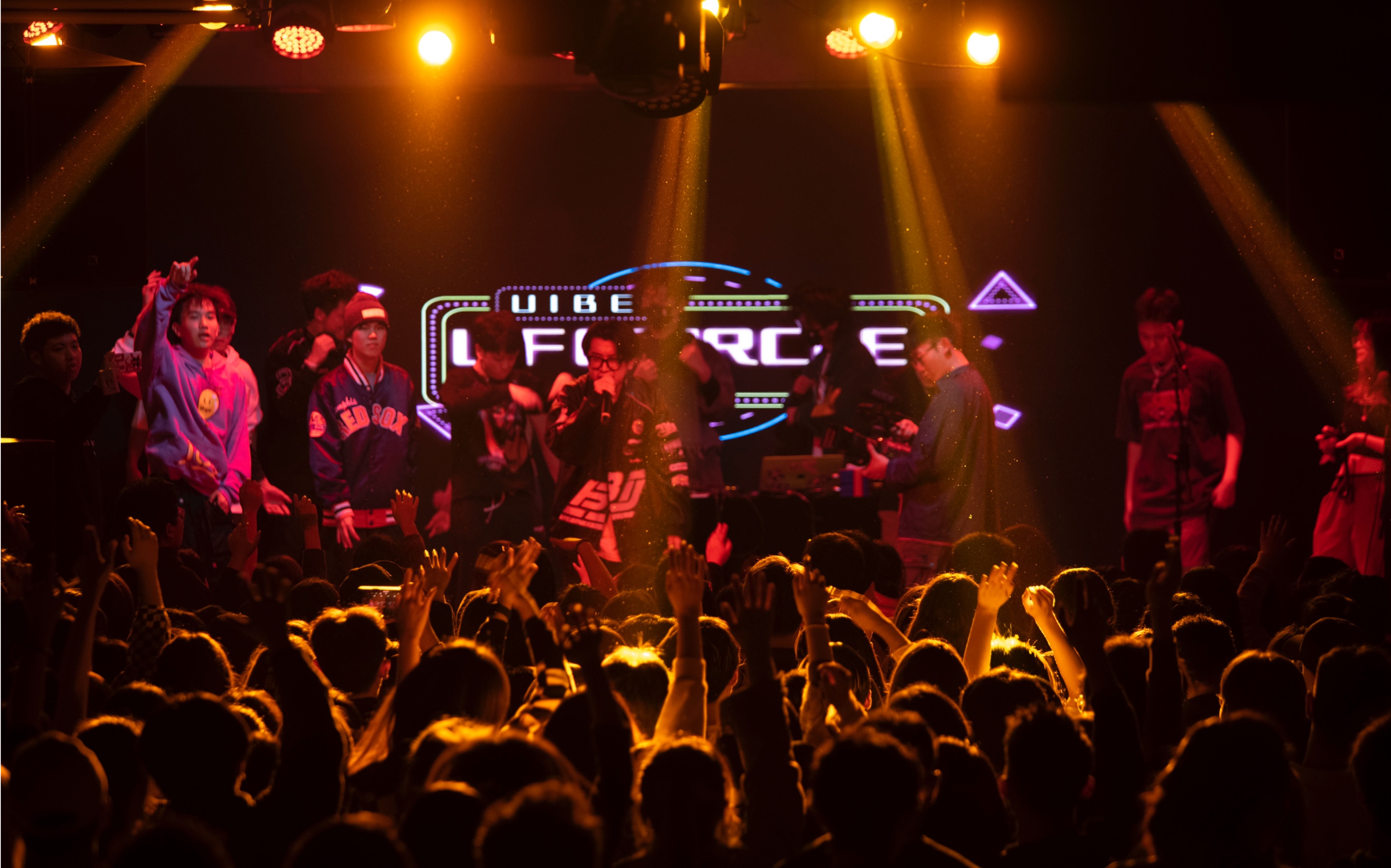 来对外经贸的live house客串演出!