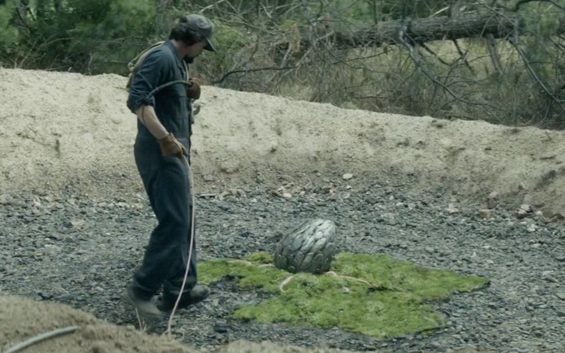 穷电影男子捡到一个天外陨石用手一碰才知道它竟有神奇的能力