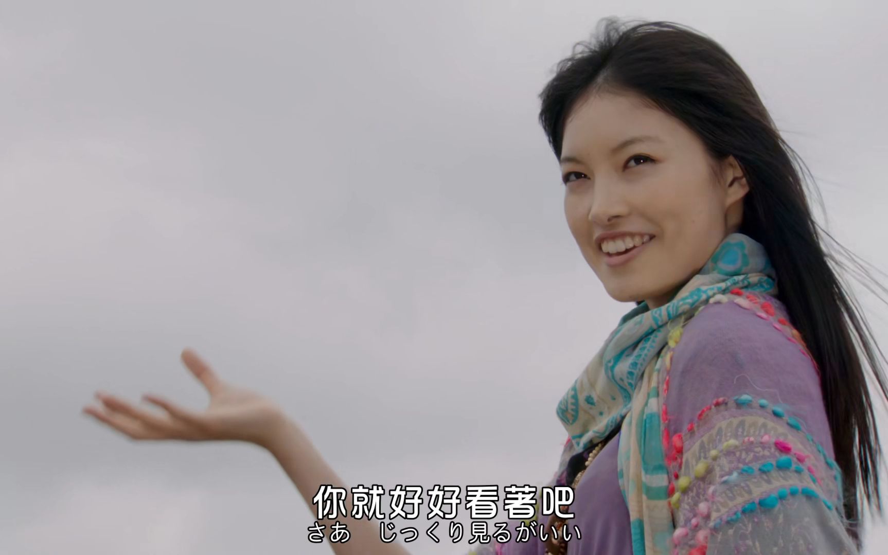 假面骑士美杜莎撩起刘海(中山绘梨奈)