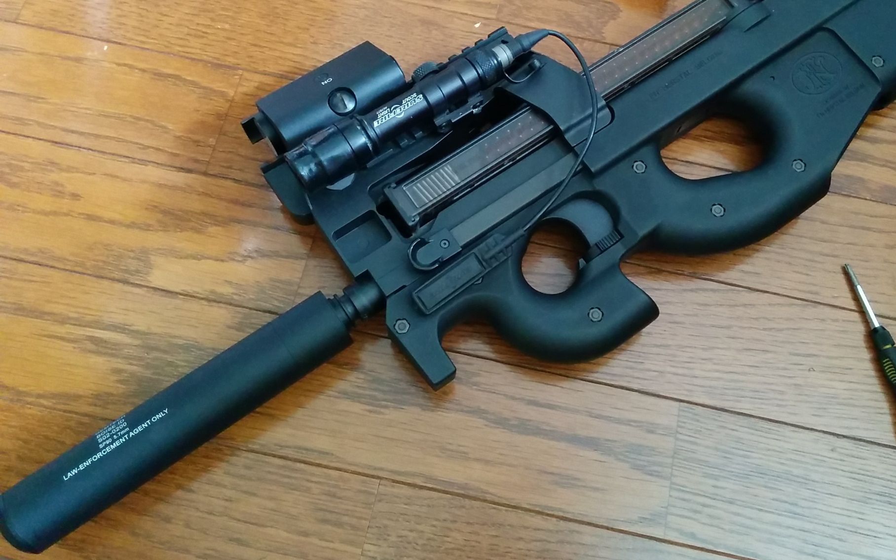 还真有人喜欢消音p90挠痒痒啊xd