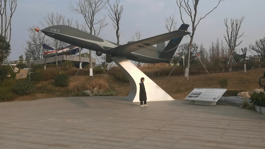 5g网络优化工程师偶遇中国先进的天翅军用无人机(合法拍摄)