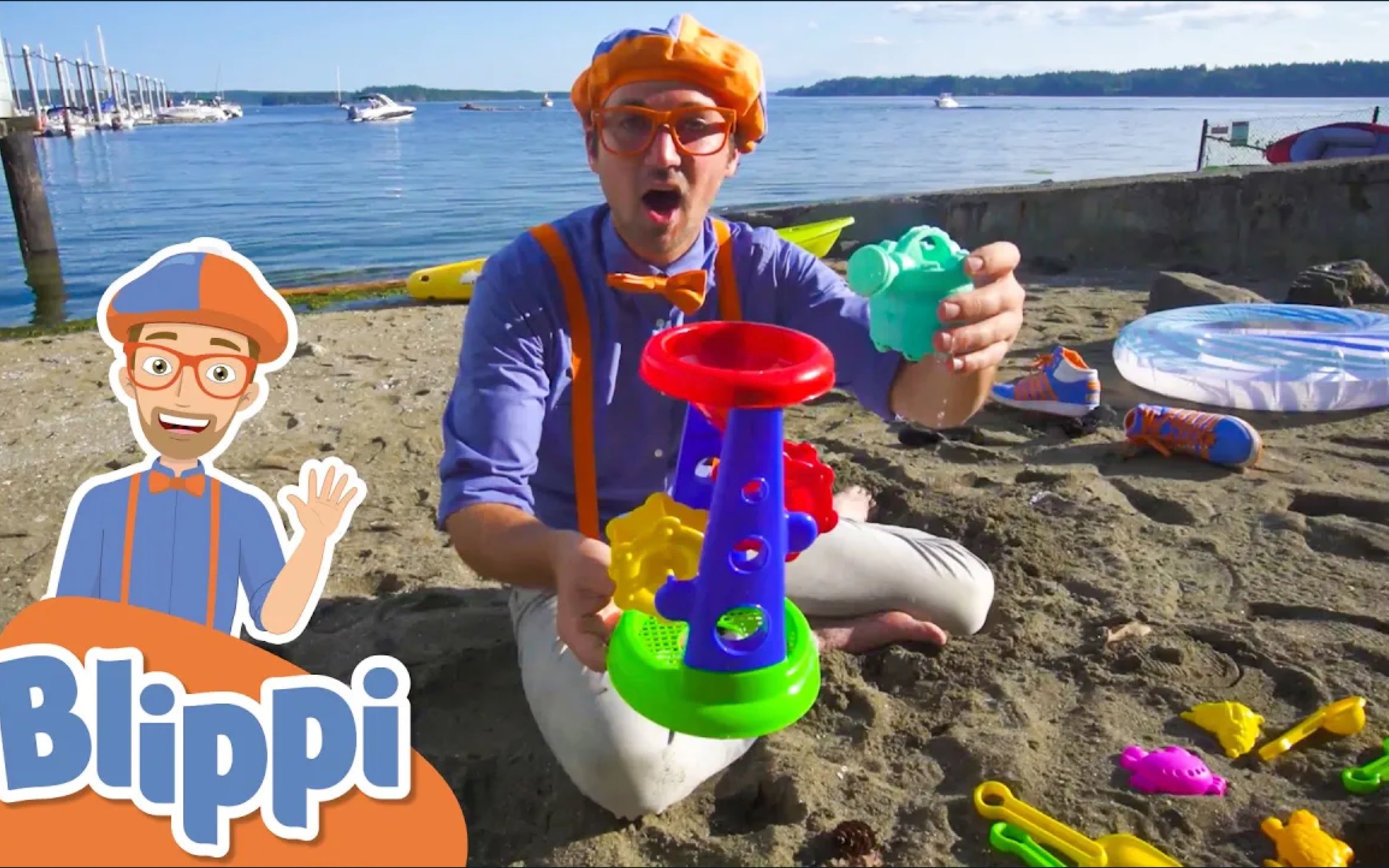 [图]【Blippi带你学英语】在沙滩堆沙堡｜划独木舟Blippi Goes Kayaking and Makes Sandcastles at the Beach!