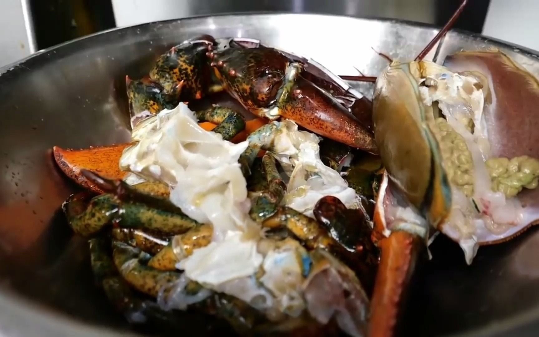 几百块的龙虾,被外国厨师这样一炒,网友 :可惜了