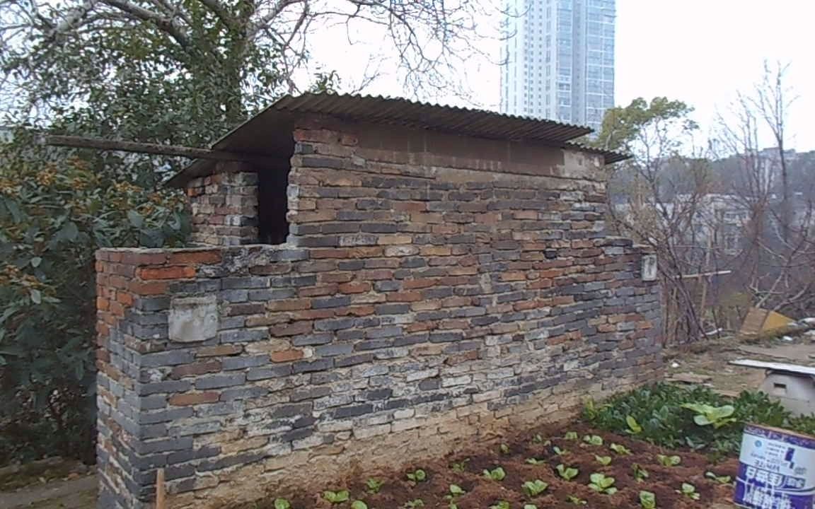 湘潭市板塘铺湘纺新建村的老式公共厕所