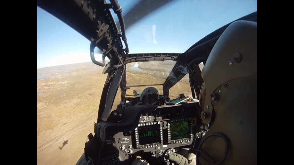 a military】u.s.army ah-64d"阿帕奇"重型武装直升机驾驶舱视角