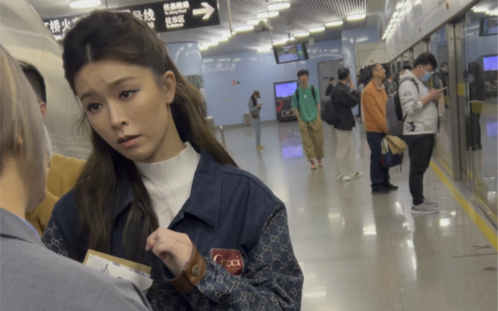 文咏珊绿色出行对上海地铁很熟悉啊