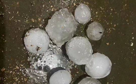 来看看长沙的冰雹