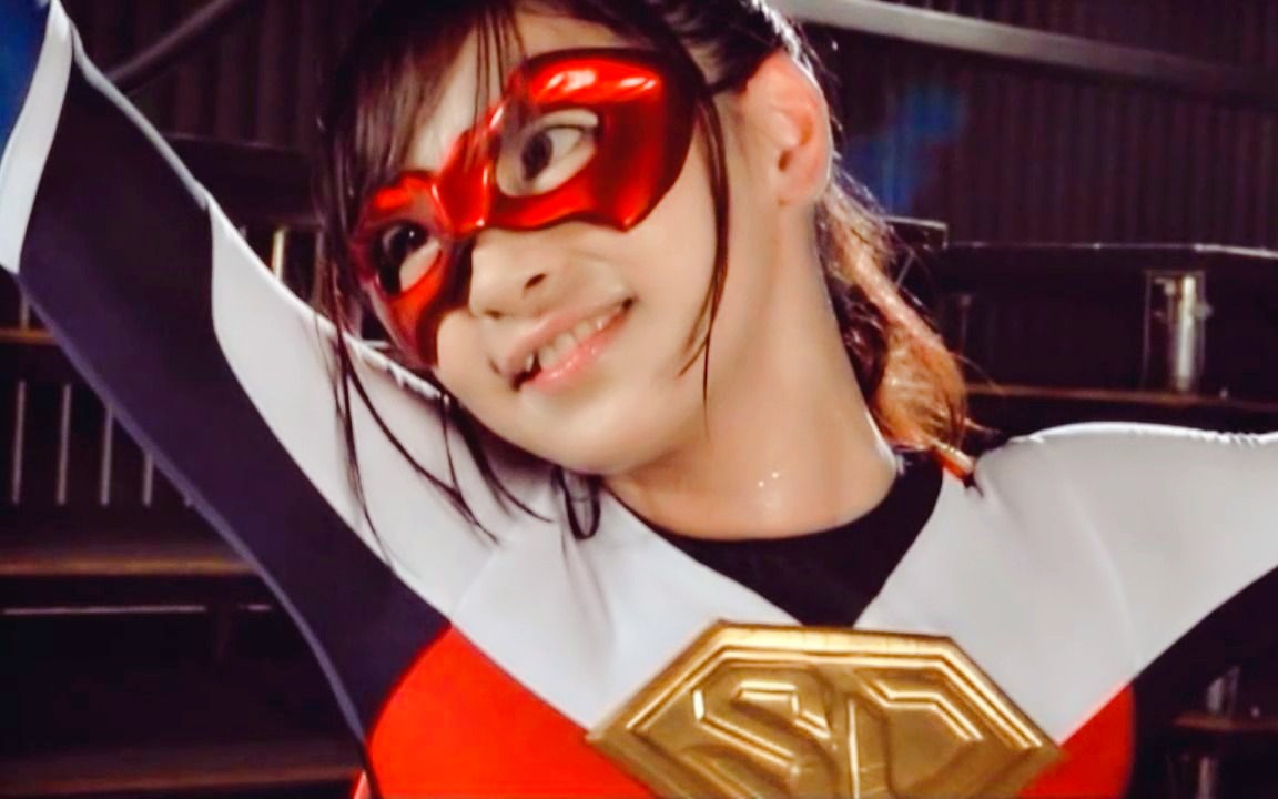 giga女战士凭借自身力量脱离困境