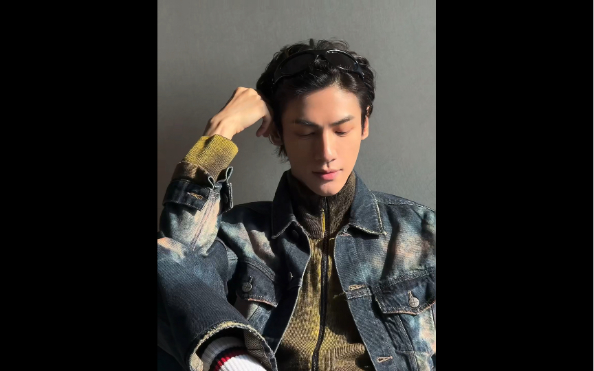 罗云熙小揪揪大背头好看极了就是帅,有些人没主观意识么跟着hei的思路