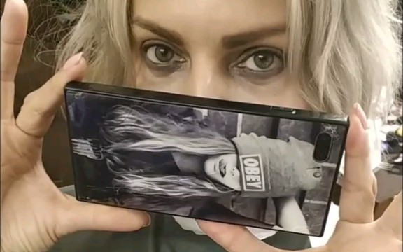 塔季扬娜女巫长做头发的一天