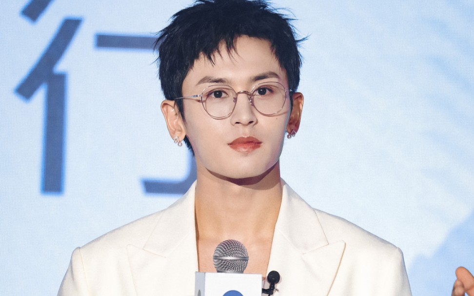 【张哲瀚0529直播】今天造型好好看!