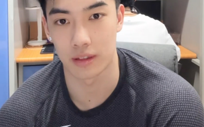 190的天津男大帅哥