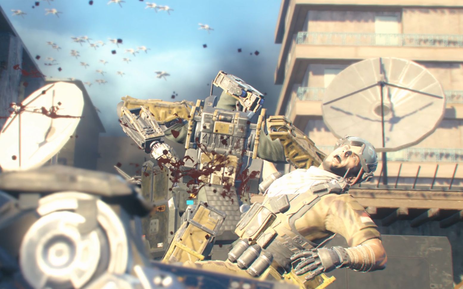 使命召唤12被机器人近身后战友反应不及被一拳打穿胸部而死