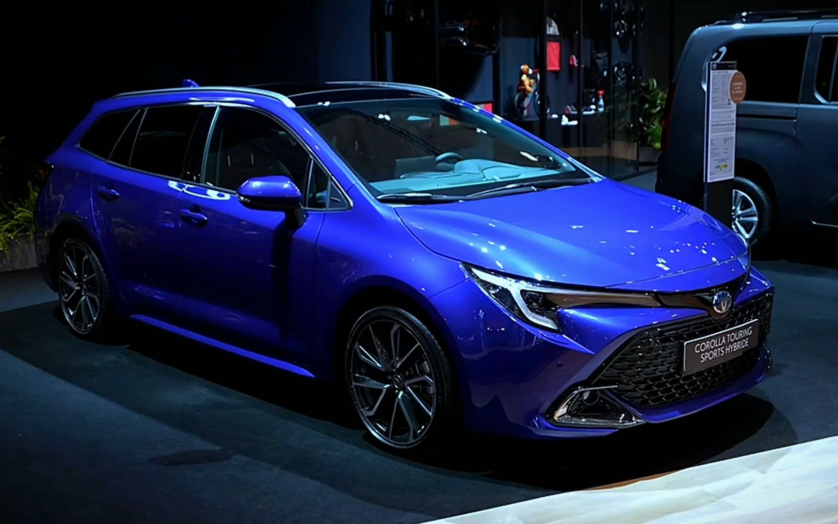 全新丰田卡罗拉旅行版终于亮相!配2.0升发动机,大众polo不香了