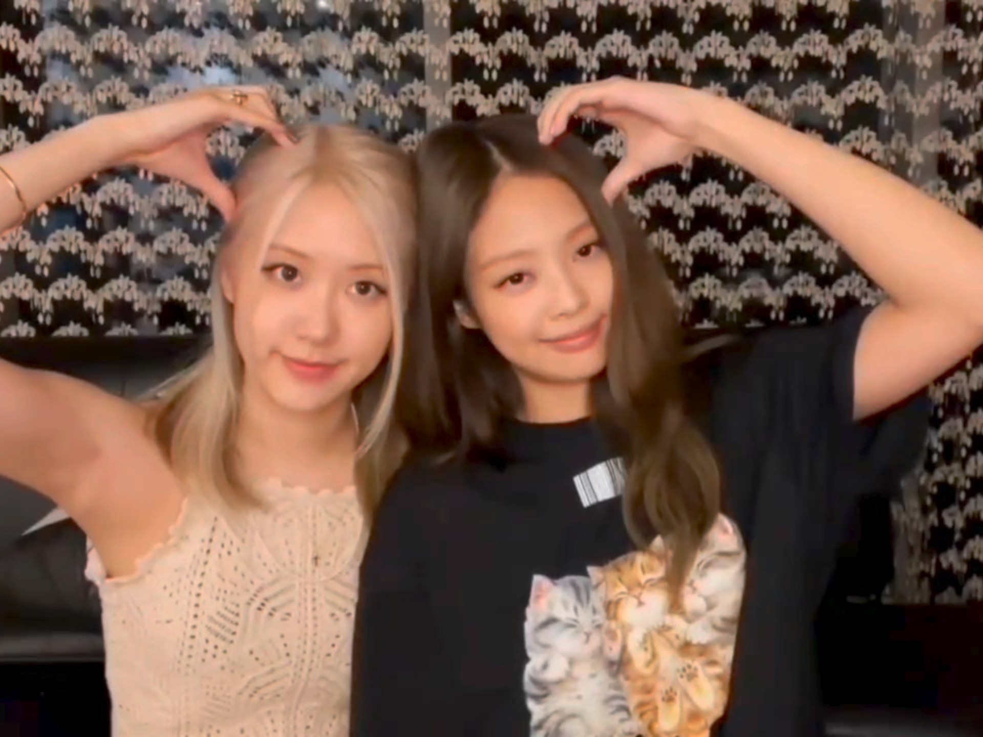 blackpink的治愈美学:jennie与rosé的直播间