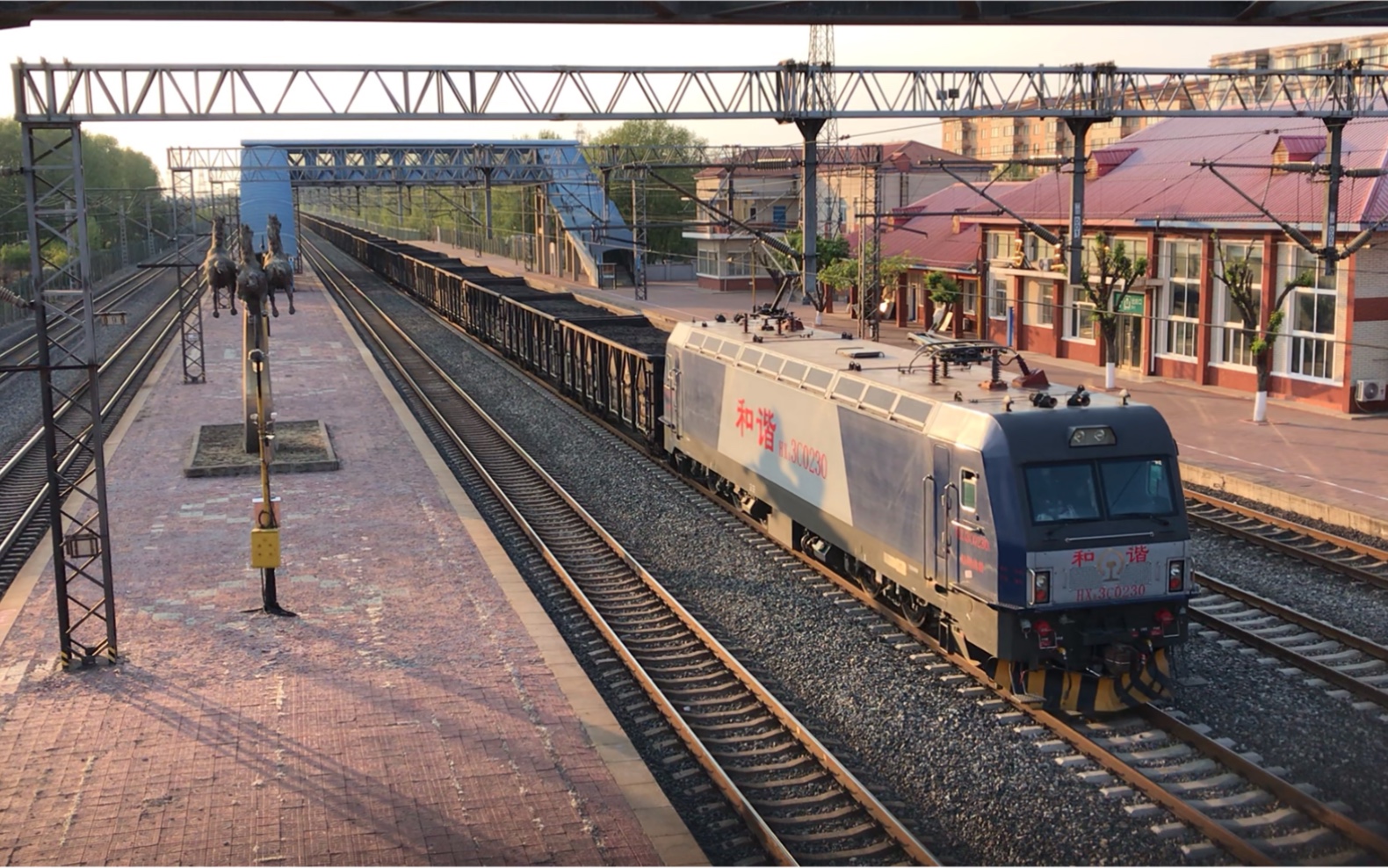 hxd3c客机拉货沈山线马三家站沈局沈段hxd3c0230牵引下行技术直达列车