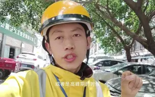 Télécharger la video: 帮顾客丢垃圾袋，顾客打赏红牛说大热天不容易