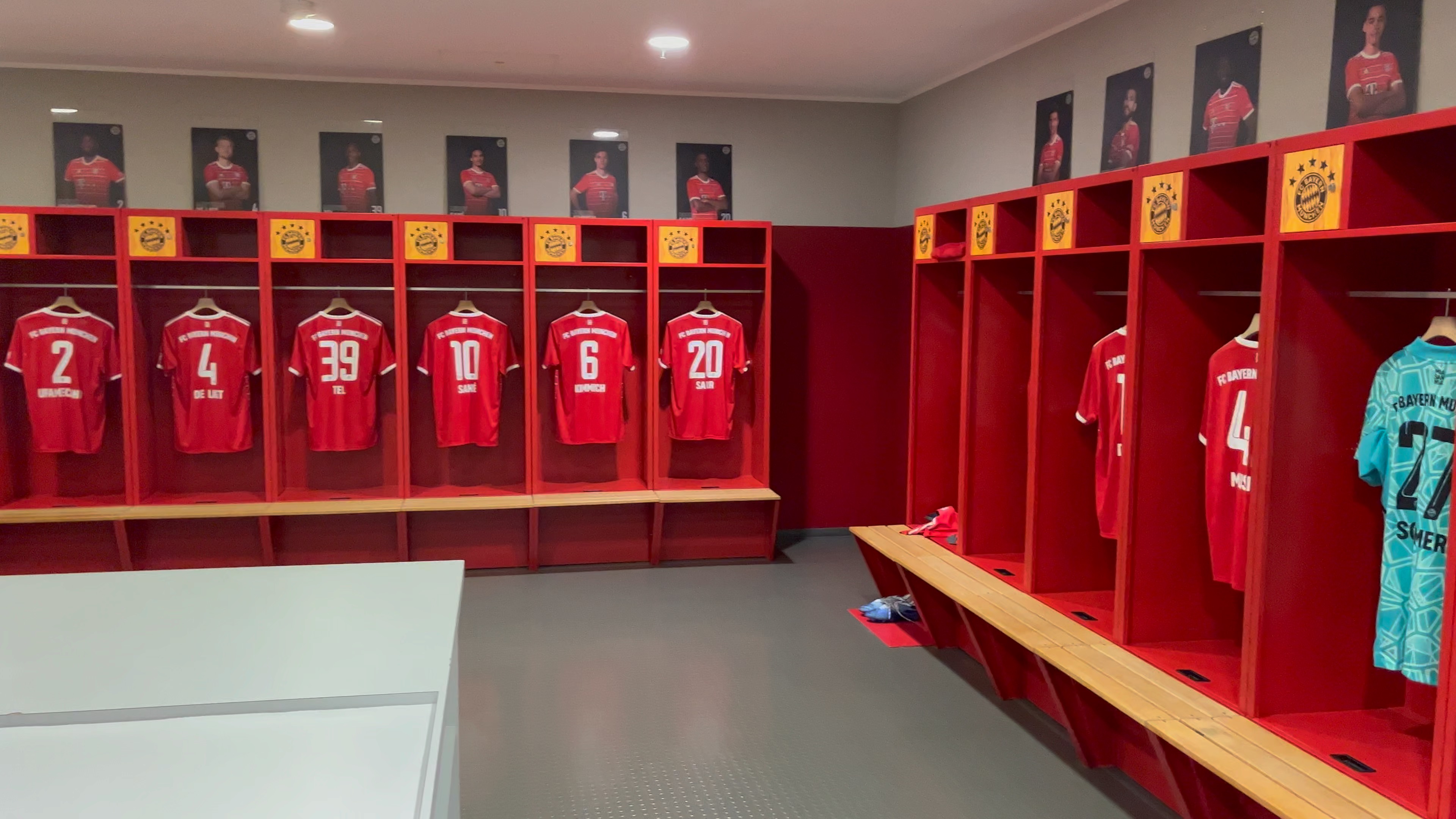 参观拜仁更衣室