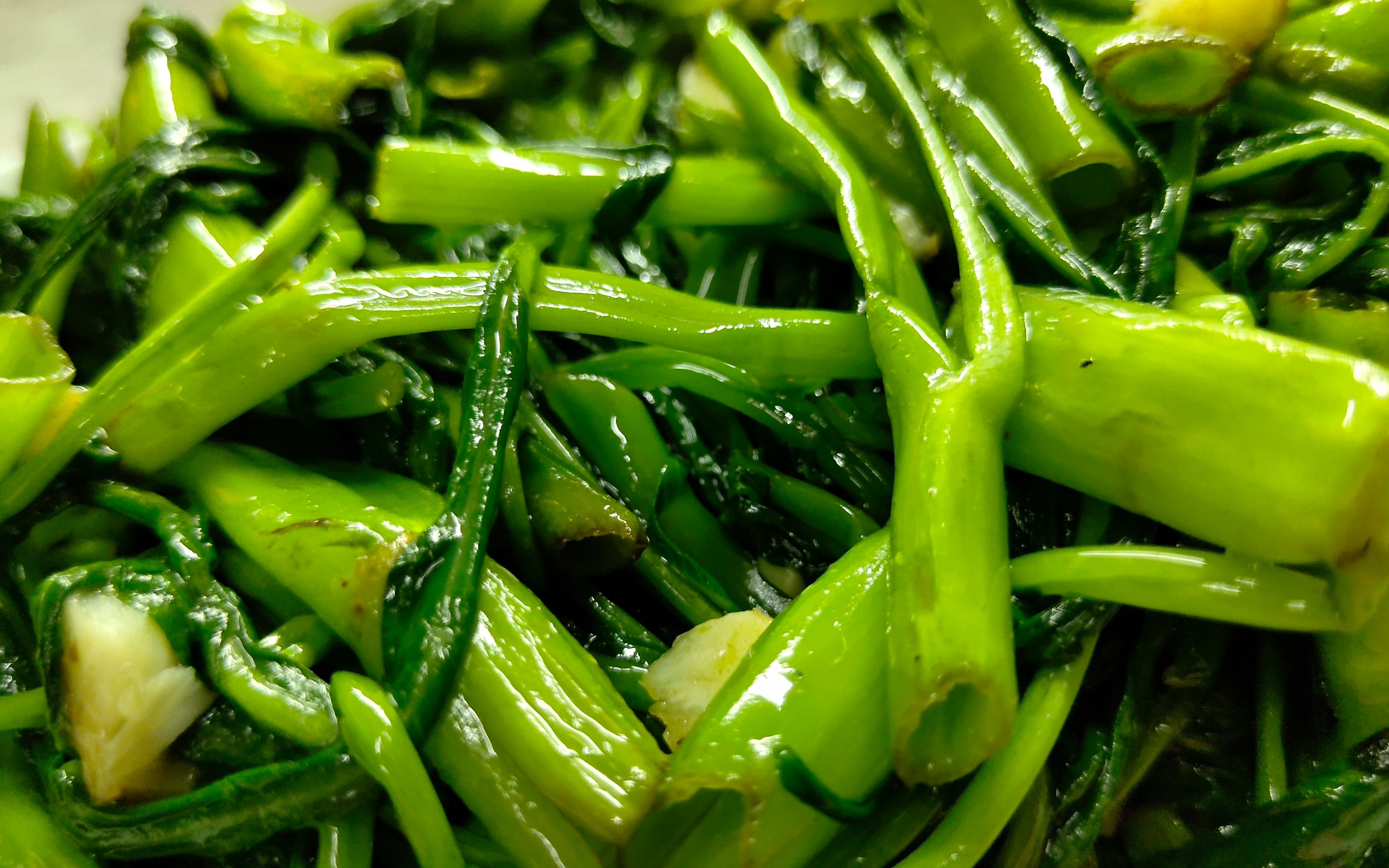 蒜蓉生炒通菜,出锅一样翠绿爽口,才入行半年的靓仔_哔哩哔哩 (゜-゜)