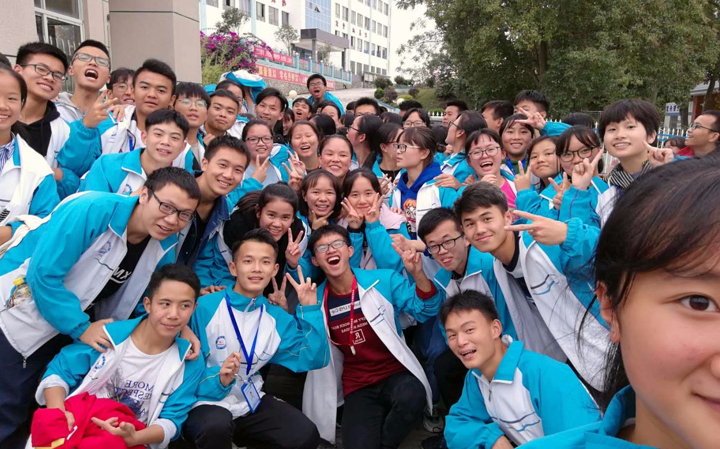 平塘民族中学2019届 我们的在一起就是十一班 爱辽_哔哩哔哩_bilibili