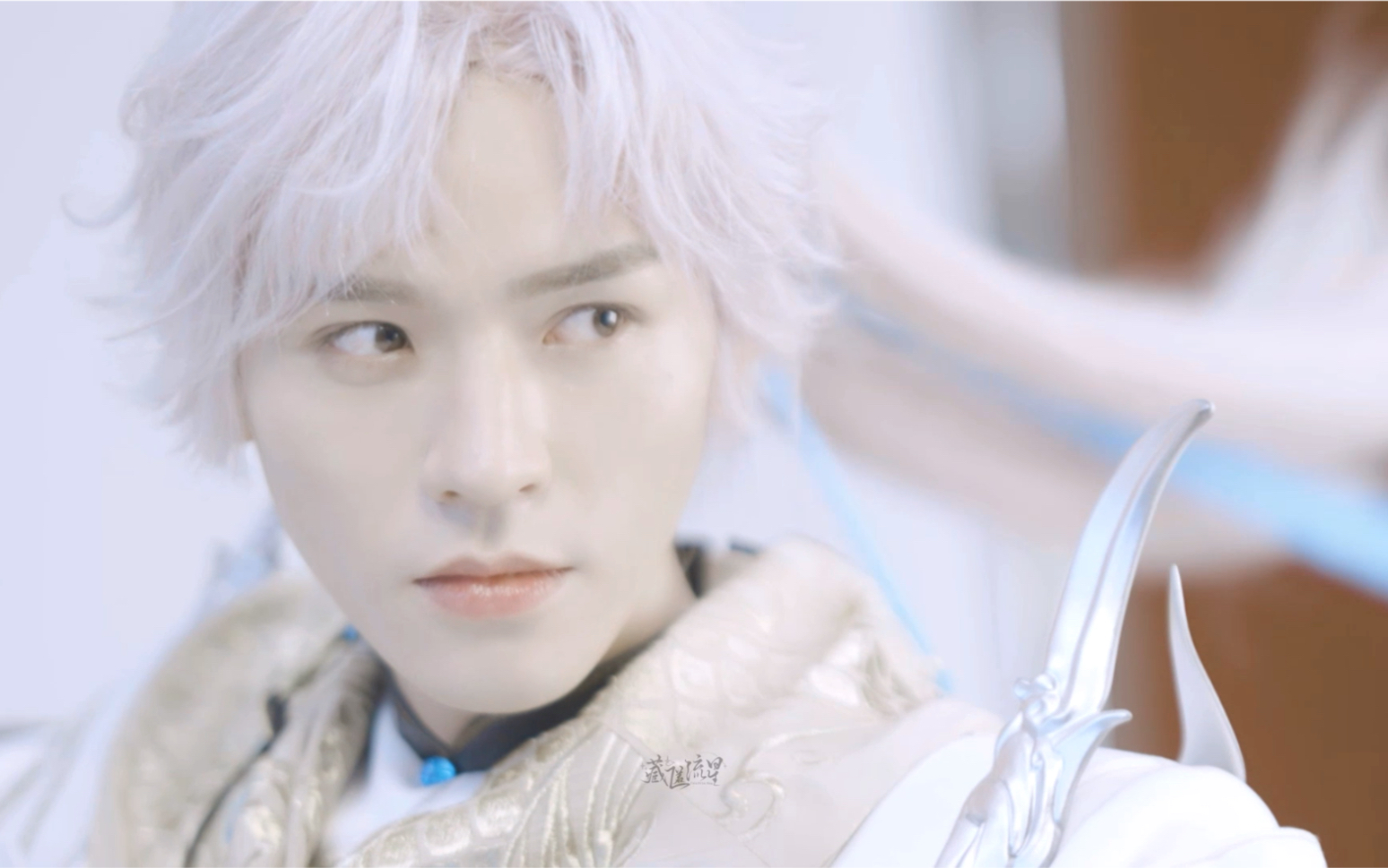 一个人就能演完一部仙侠文的正反派,龚俊白发造型永远的神!