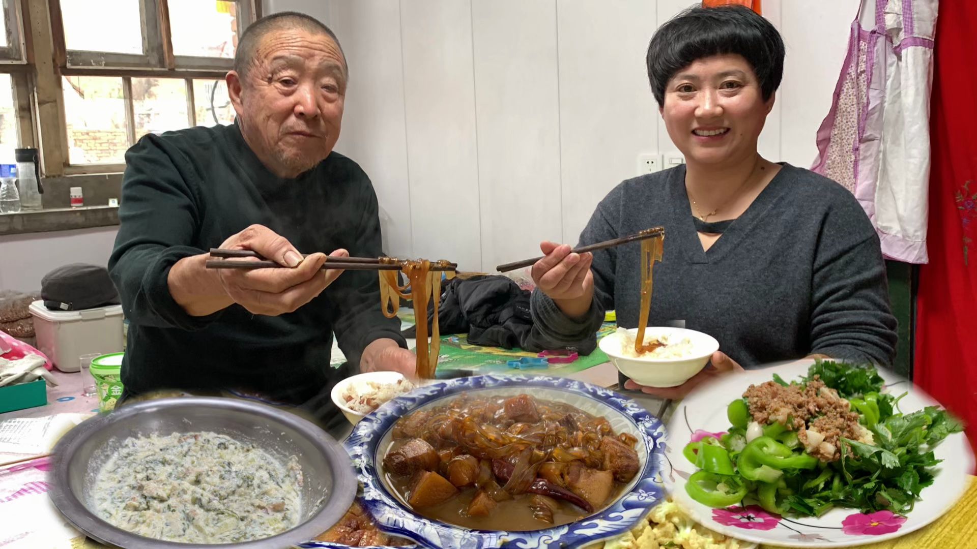 捞米饭搭配猪肉炖粉条,米饭粒粒分明,粉条爽滑入味,满满幸福感哔哩哔哩bilibili