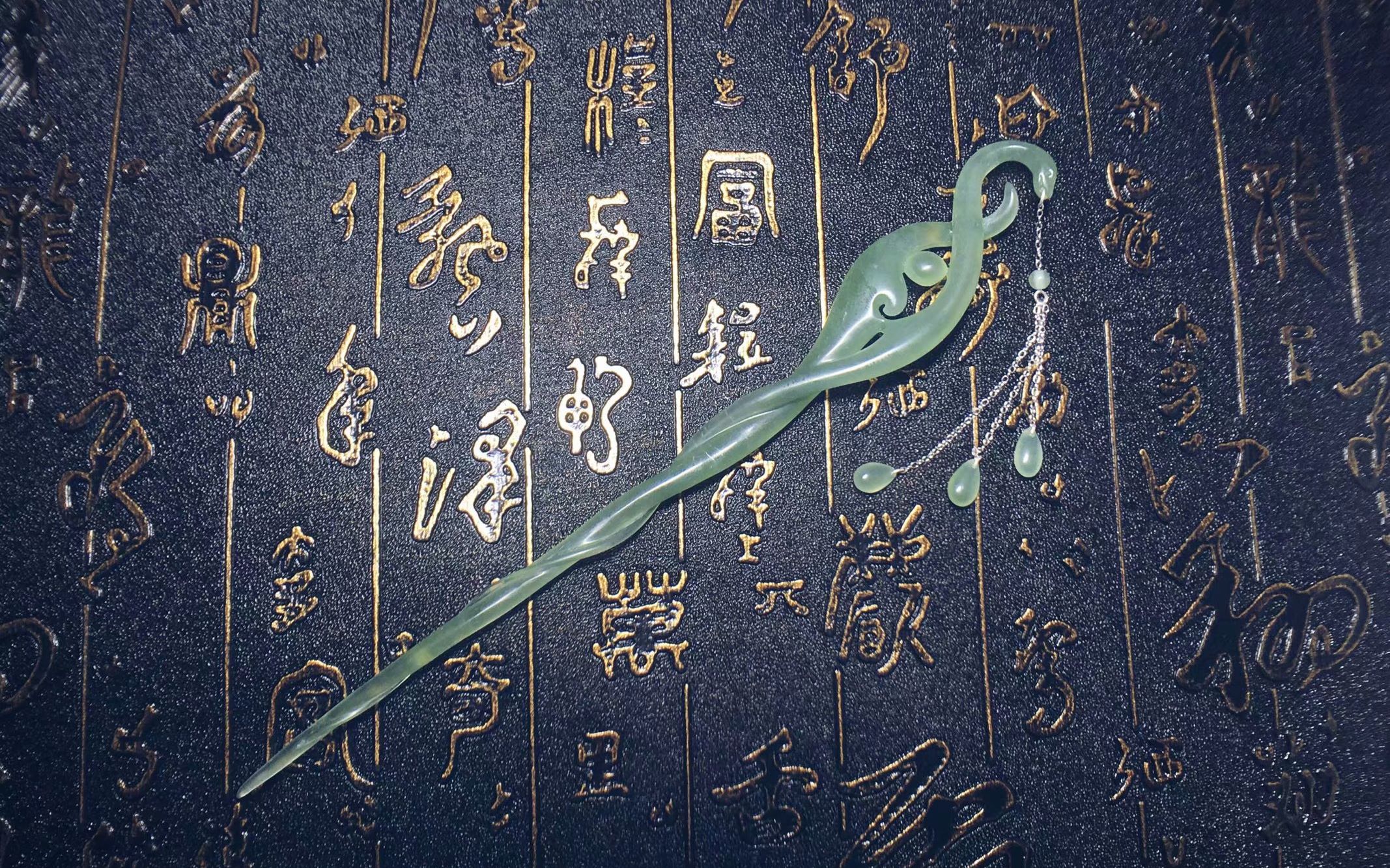 【白蛇:缘起】蛇纹岩玉步摇——宝青坊探秘,没想到小白的法器居然是