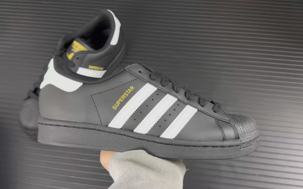 阿迪达斯贝壳头黑金xp特价版本