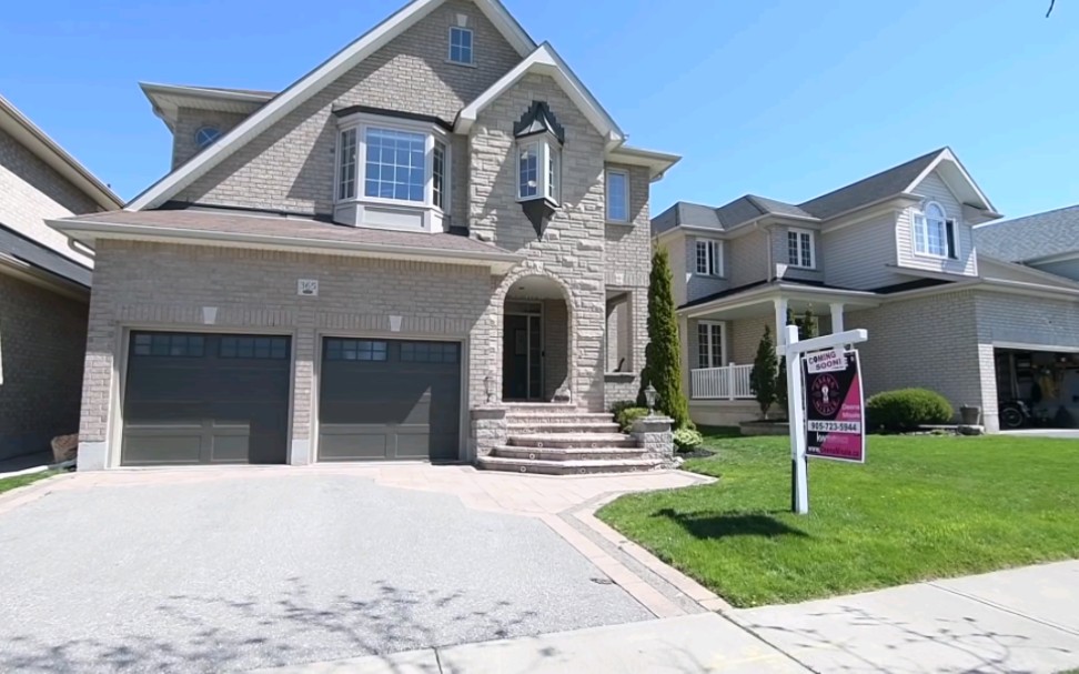 二层美式自建房别墅欣赏