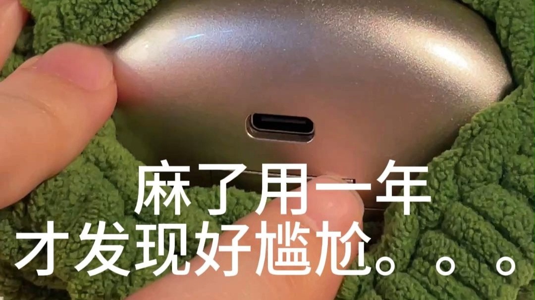 设计师：你不看说明书我惹你没？？海报