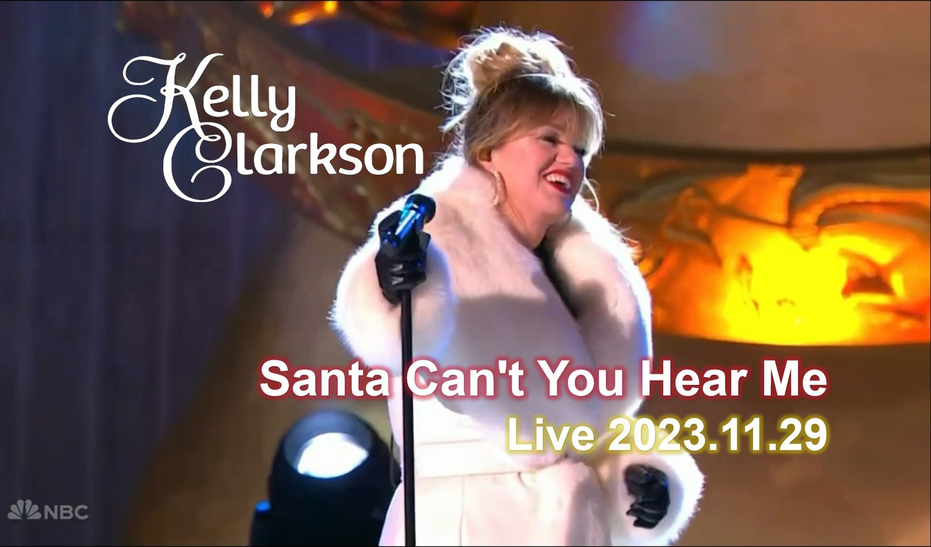 [图]【冻得完美发挥】Kelly Clarkson - Santa Can't You Hear Me 2023.11.29