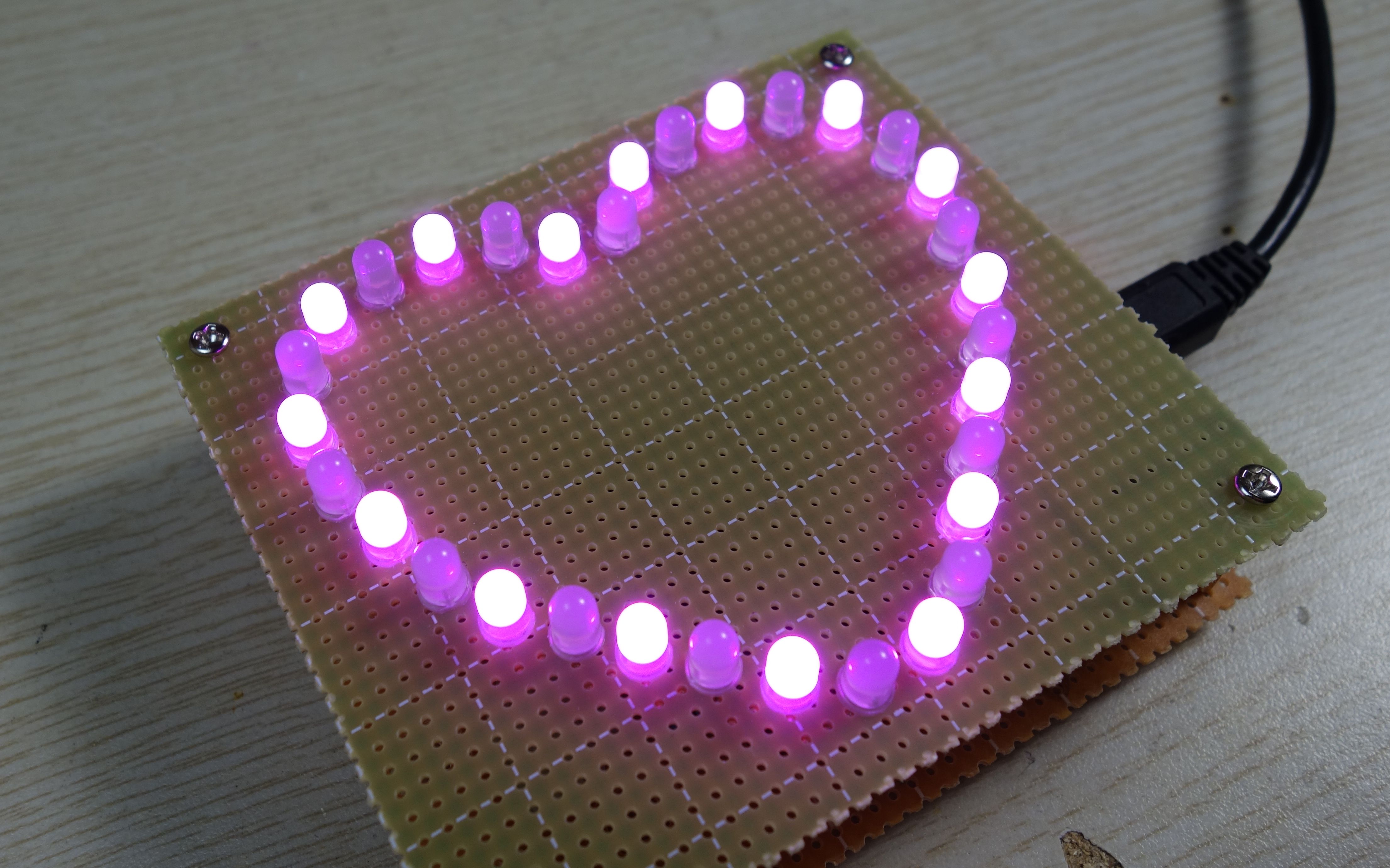 理科生的浪漫,用51单片机制作心形流水灯