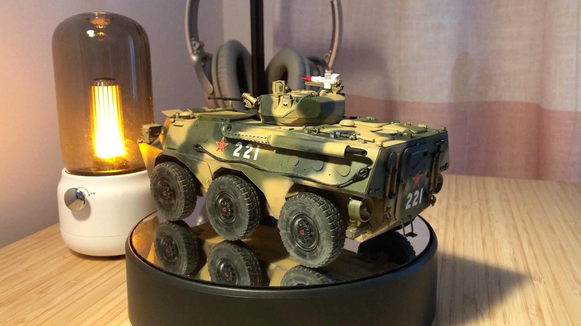 庆祝国庆,小号手1/35 中国解放军92b轮式步兵战车