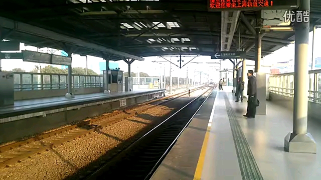 无屏蔽门时期上海地铁3号线江杨北路进站