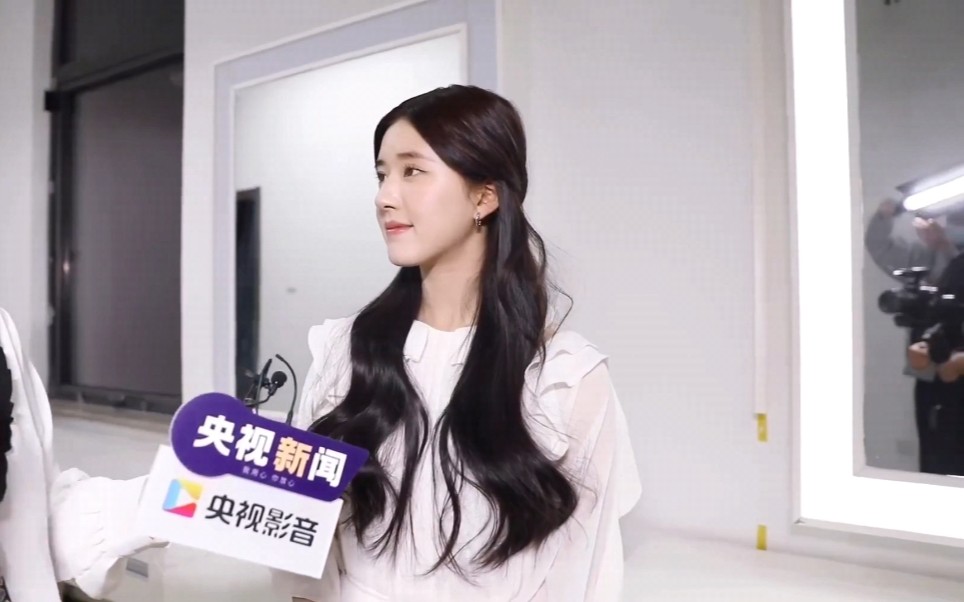 赵露思启航2021央视跨年舞台采访