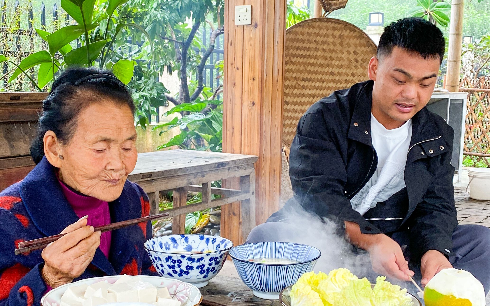 [图]秋天的第一场围炉烤火！朋克养生局——熬一锅养生汤配烤串