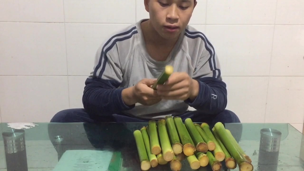 80后90后童年必不可少的零食高粱杆吃过的举个手你是几零后