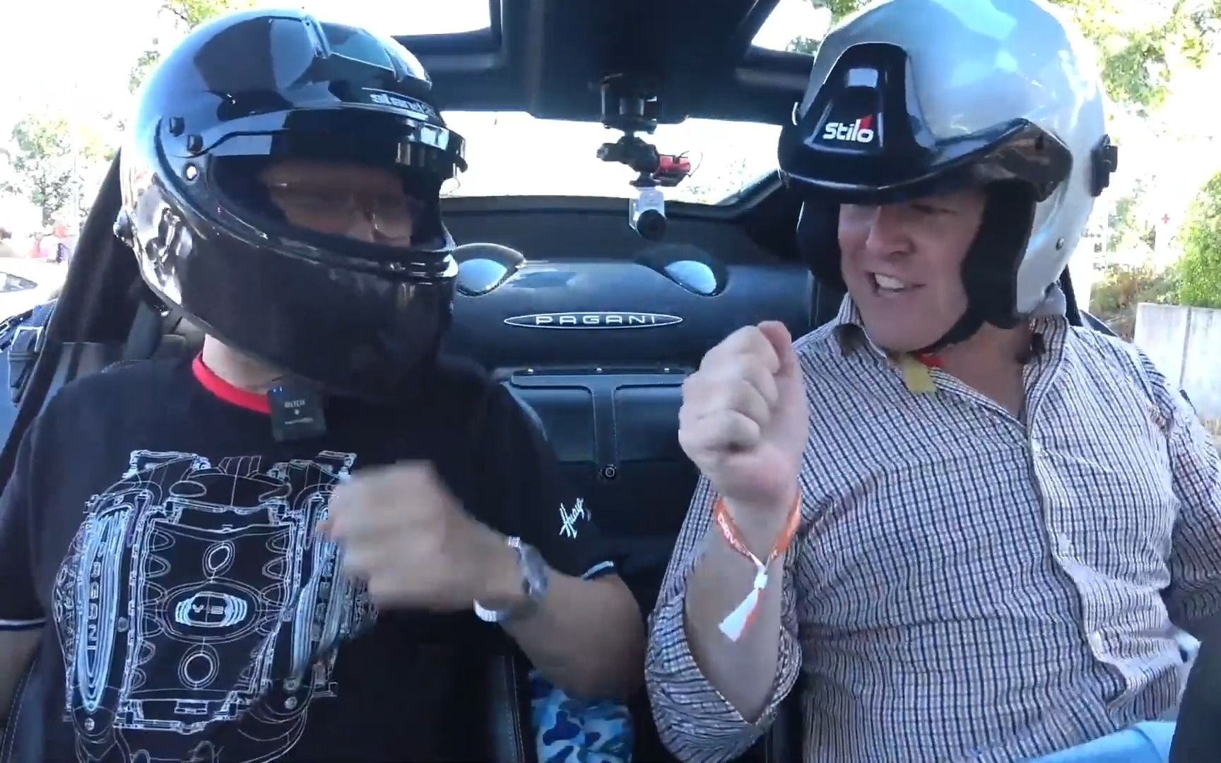 国外网红车评人shmee开帕加尼huayrabc载着mike彪赛道