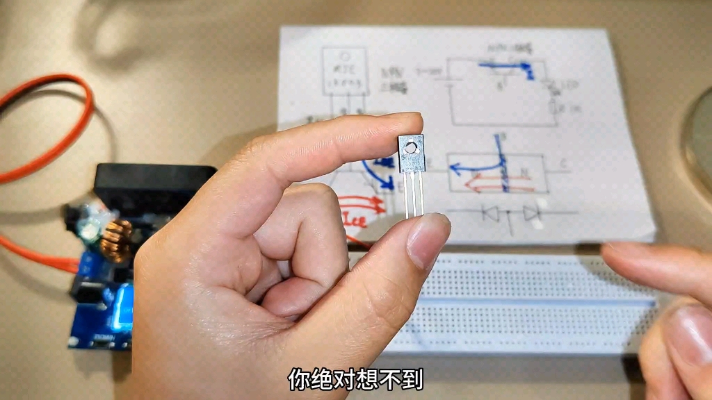 你绝对想不到的三极管神奇用法,四个元件就能做一个蜂鸣器哔哩哔哩bilibili