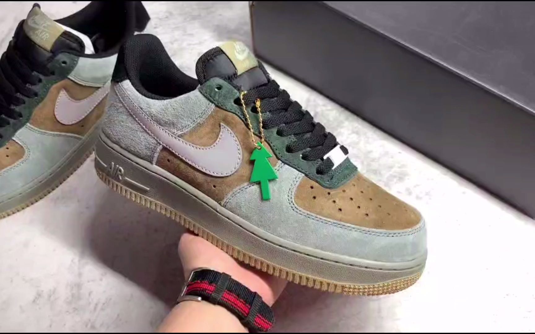 耐克圣诞树主题 nike air force 1 low christmas 棕绿麂皮空军一号