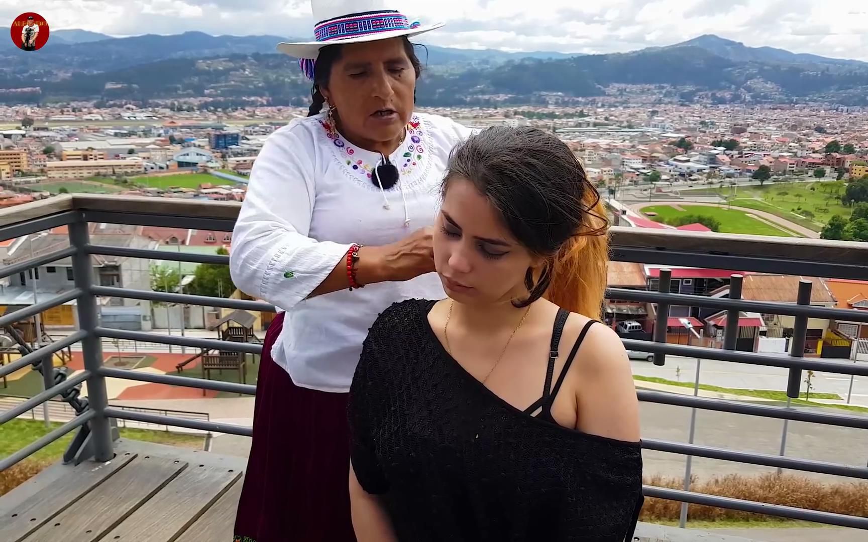 61 厄瓜多尔长发女孩体验特色按摩.1080p