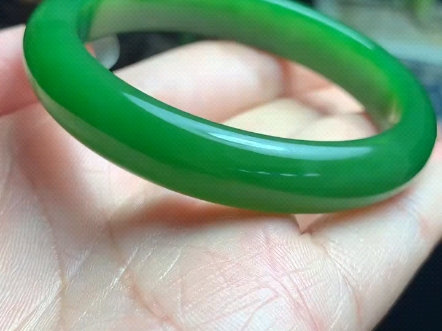 收藏款和田玉碧玉艳阳绿手镯53口径 品相完美 无黑点无裂 均匀超级艳